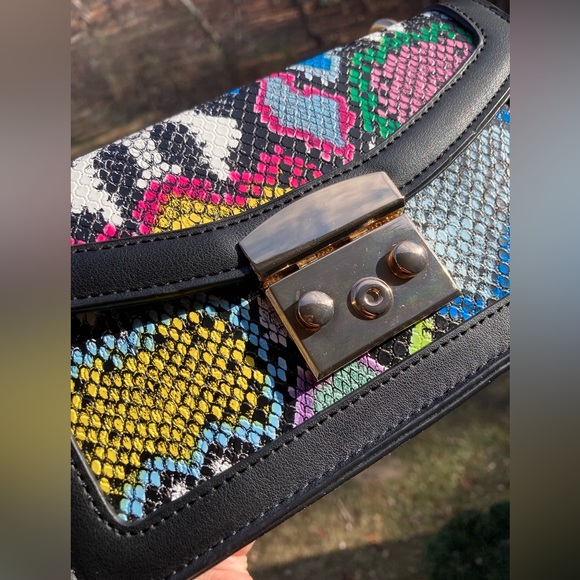 Black Multi Color Rainbow Snake Skin Reptile Print Convertible Purse Belt Bag - Picture 14 of 15